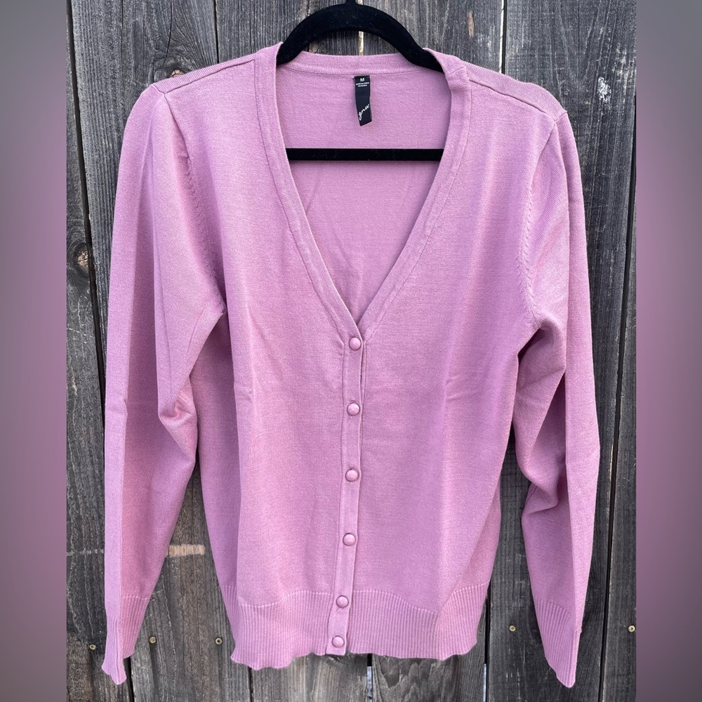 GRW Women’s Pink Button Up V Neck Cardigan. 
Size M
